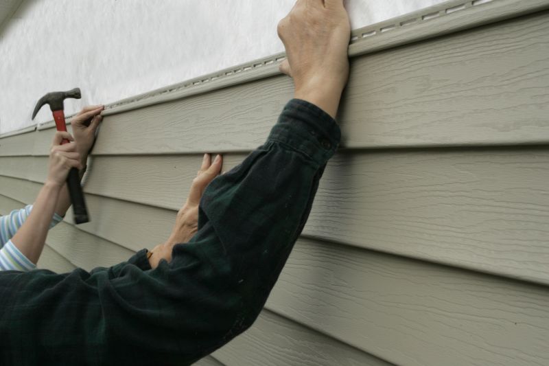 Vinyl Siding Repair Service Image 2